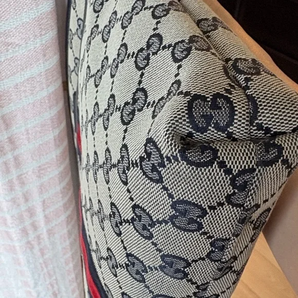 Gucci GG Supreme Sherry Line Messenger Bag - Picture 7 of 16